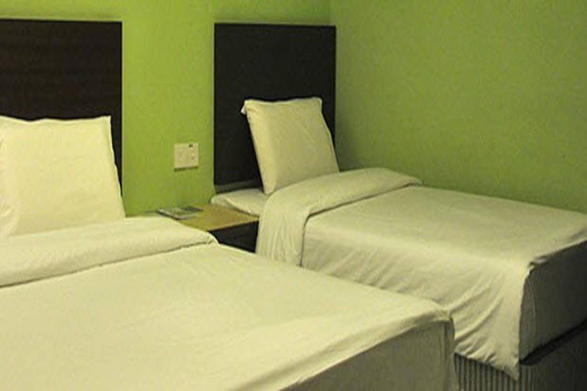 Golden Bay Hotel Malacca Exterior photo